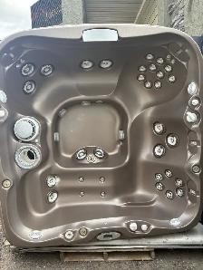 2009 Jacuzzi J465 Top of The Line Hot Tub - 5 Adult Capacity