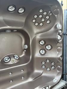 2009 Jacuzzi J465 Top of The Line Hot Tub - 5 Adult Capacity - Photo 2