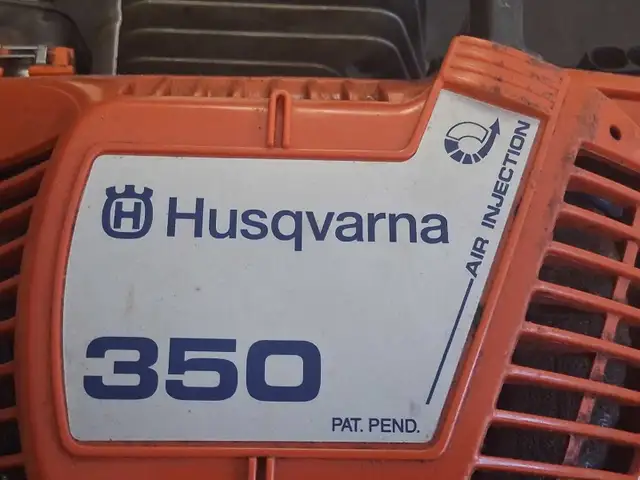 Fairly beefy Husqvarna 350 (50cc) Saw w/Case New Chain Rblt .