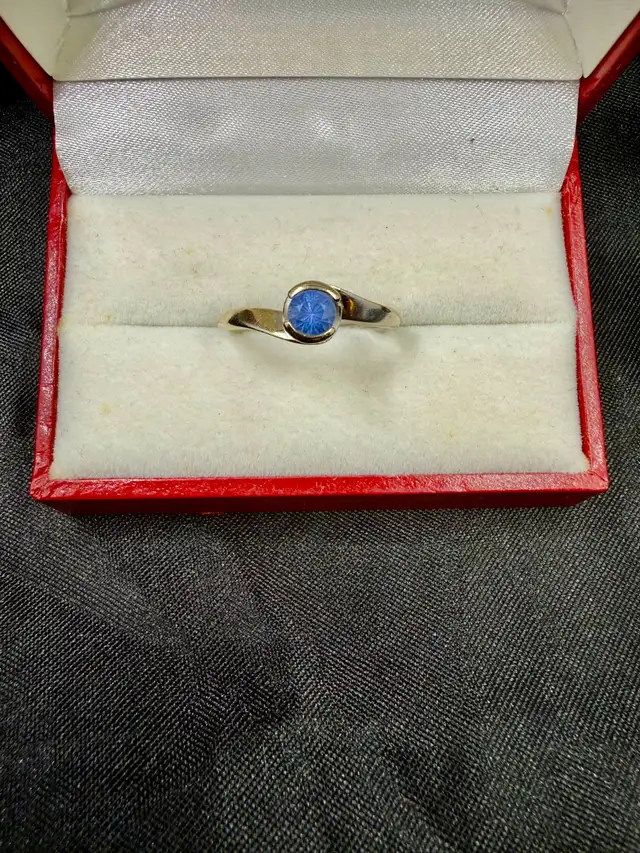 Women's 14K White Gold Ring with Blue Topaz~Size 10