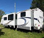 33ft 2012 North Trail Trailer