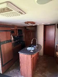 33ft 2012 North Trail Trailer - Photo 4