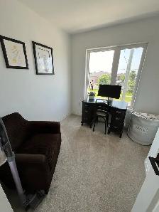 3 bed 1 bath townhome (Barrie) - Photo 5