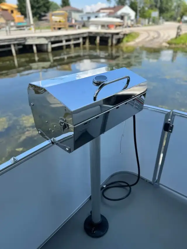 The lowest price! Pontoon boat on lake Simcoe for this summer!