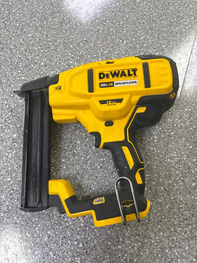 Dewalt DCN681 20V Brushless 18G Narrow Crown Stapler Tool Only
