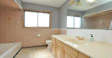 Room - Upstairs - FEMALE only - Mohawk - St-Jo Hosp - NOW - Photo 4