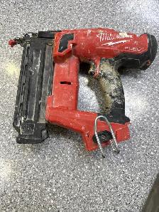 Milwaukee 2746 18V Fuel brushless 18G Brad Nailer