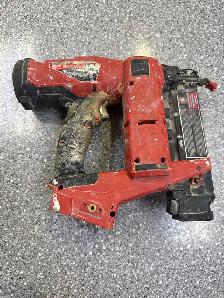Milwaukee 2746 18V Fuel brushless 18G Brad Nailer - Photo 2