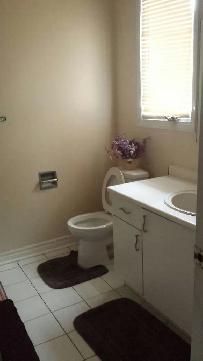 sharing room near Sheridan college - Photo 3