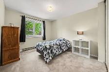 Bright & spacious 3 bdrm townhome with no rear neighbours - Photo 7