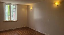 Bright Clean One Bedroom Apartment Available - Photo 2