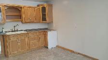Bright Clean One Bedroom Apartment Available - Photo 9
