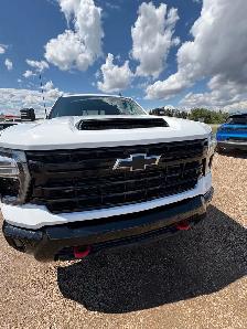 2025 Chevrolet Silverado 3500 Trail Boss 4WD Diesel - Photo 2