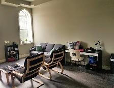 Stunning 1- Bedroom Apartment offered at HUGE DISCOUNT Woodstock - Photo 2