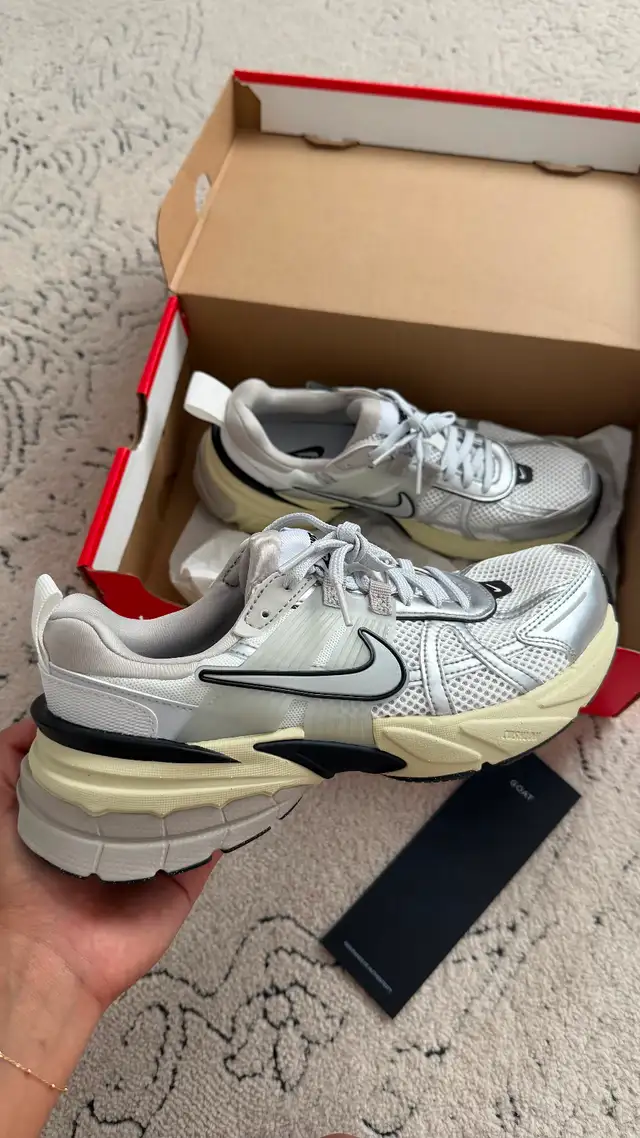 Nike Womans V2K Run 'Summit White/Metallic Silver" SIZE 7.5