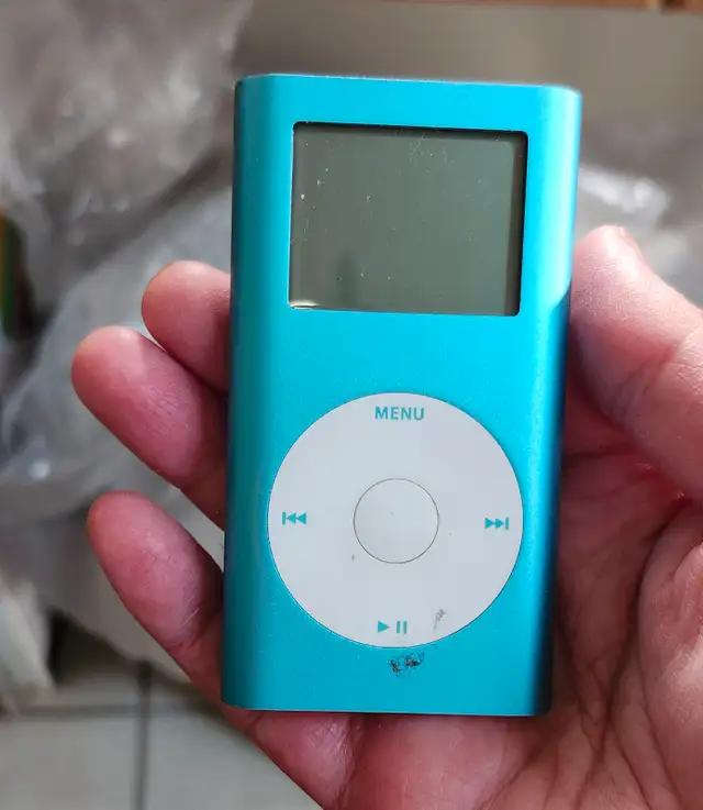 Good condition APPLE IPOD  Nano 4GB Mp3 player for sale