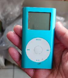 Good condition APPLE IPOD  Nano 4GB Mp3 player for sale