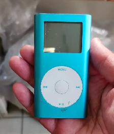 Good condition APPLE IPOD  Nano 4GB Mp3 player for sale - Photo 2