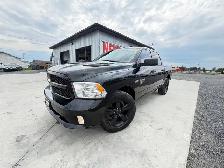 2023 RAM 1500 CLASSIC EXPRESS 4X4  HEMI  CREW   49,000KMS