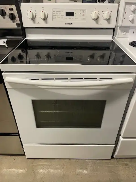 Cuisinière blanche vitrocéramique Samsung