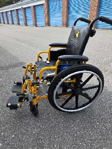 Kids wheelchair with elevated legs - Photo 3