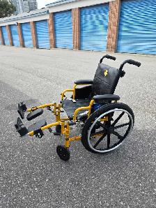 Kids wheelchair with elevated legs - Photo 4