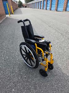 Kids wheelchair with elevated legs - Photo 6