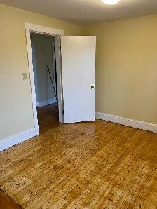 3 bedroom upper duplex - Photo 4
