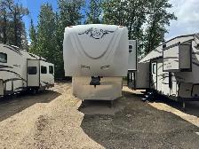 2015 ARCTIC FOX 32-5M Fifth Wheel - Photo 2