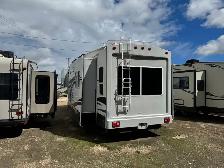 2015 ARCTIC FOX 32-5M Fifth Wheel - Photo 4