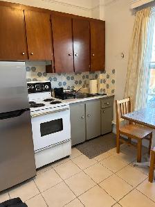 August studio apartment- all utilities included - Photo 4