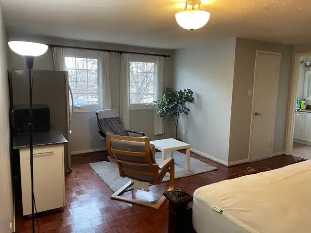 Master Bedroom for rent close to Square One