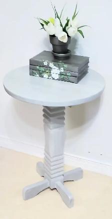 Table -side or accent, in grey and white - Photo 5