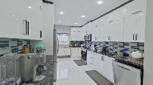 4 bed / 3.5 bath duplex with double garage and finished bsmt - Photo 2