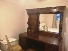 July 1, Upstairs Bedroom QEW/Indian Rd. all included - Photo 4