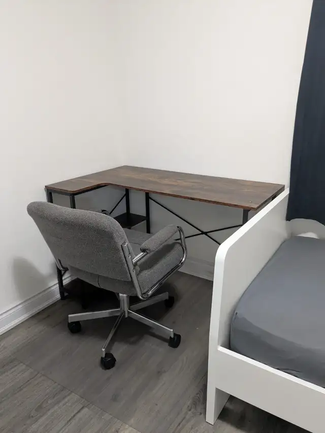 FURNISHED ROOM FOR RENT-FOR WORKING PROFESSIONAL