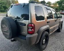 2006 TRAIL RATED JEEP LIBERTY 4x4 with BEST in Class TOW RATING! - Photo 3