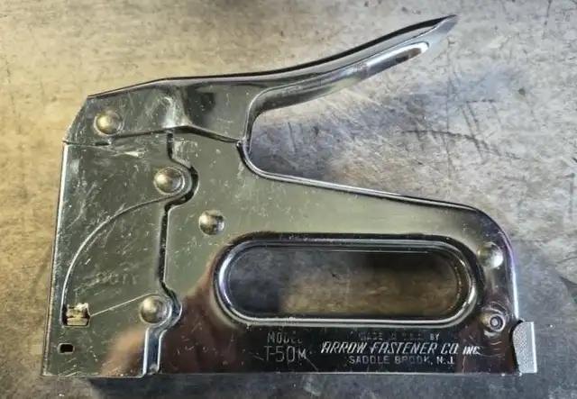VINTAGE ARROW T50P HEAVY DUTY STAPLE GUN – LOADED WITH STAPLES