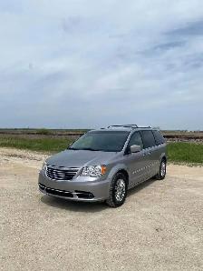 2016 Chrysler Town & Country Touring