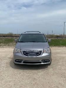 2016 Chrysler Town & Country Touring - Photo 3