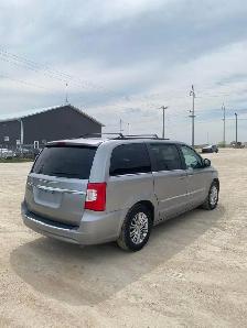 2016 Chrysler Town & Country Touring - Photo 6