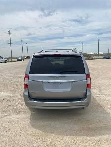 2016 Chrysler Town & Country Touring - Photo 7