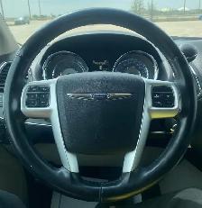2016 Chrysler Town & Country Touring - Photo 9