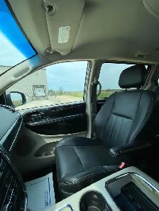 2016 Chrysler Town & Country Touring - Photo 13
