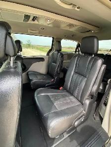 2016 Chrysler Town & Country Touring - Photo 14