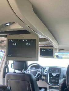 2016 Chrysler Town & Country Touring - Photo 16