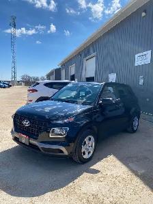2021 Hyundai Venue Essential - Photo 2