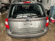 2010 Kia Rondo - Photo 2
