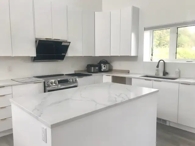 Terrace Modern House on the Bench for Rent