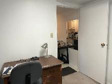 A fully furnished bright Bachelor suite, private entrance - Photo 2